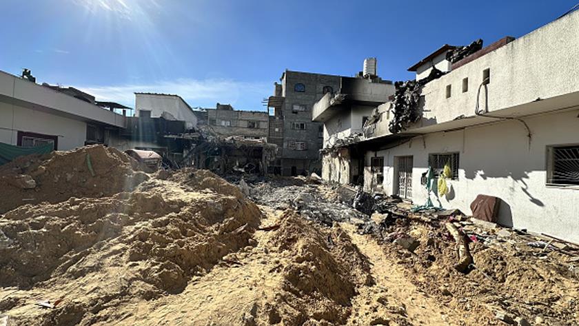 Iranpress: Israeli forces burry people alive with bulldozers