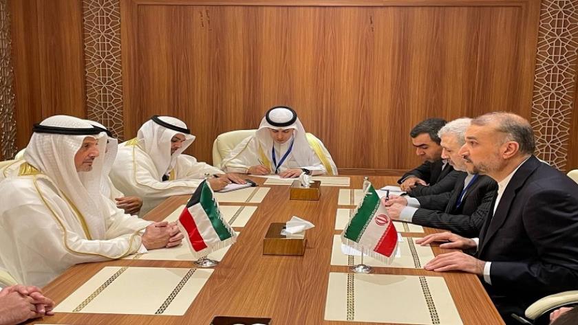 Iranpress: Iran, Kuwaiti FMs confer latest Gazan developments