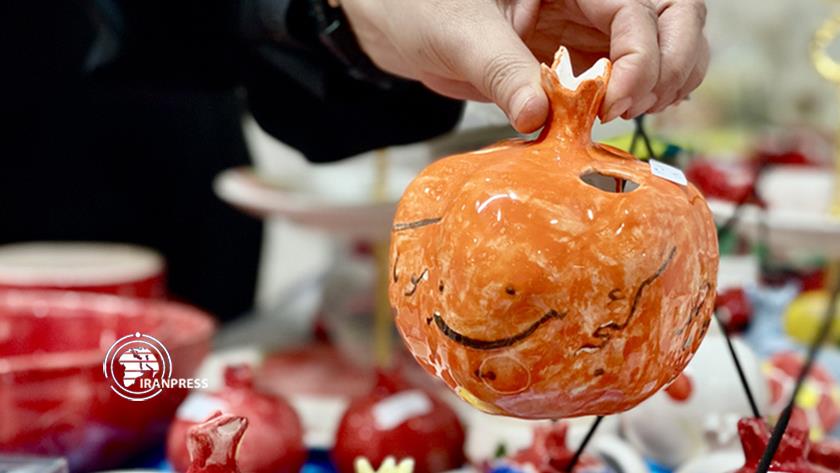 Iranpress: Yalda night: Family reunion to safeguard originally Iranian traditions
