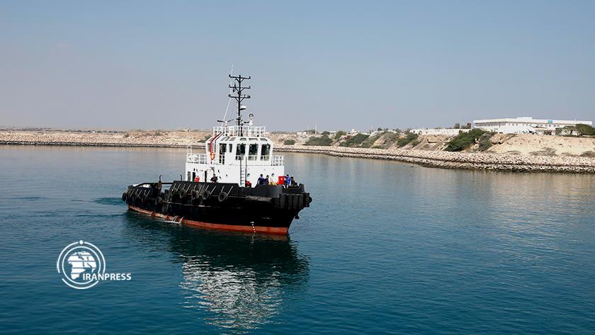 Iranpress: New cruise missiles, advanced choppers join Iranian Navy