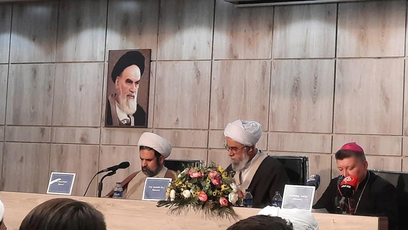 Iranpress: Tehran celebrates Christ