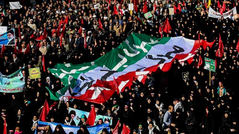 Iranpress: People in Tehran marking Dey 9 Epic