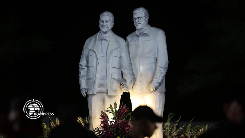 Iranpress: Statues of martyrs Soleimani, Abu Mahdi unveiled in Baghdad 