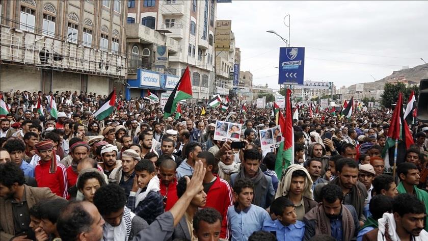 Iranpress: People in Yemen staging rally in support for Palestine 