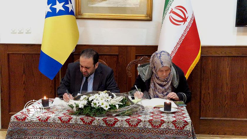 Iranpress: Book of condolences for martyrs of Kerman terrorist blasts signs in Sarajevo 
