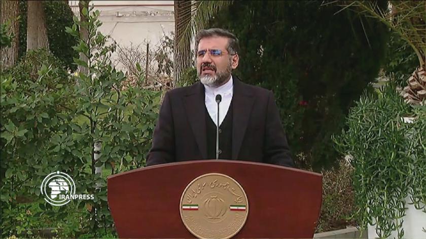 Iranpress: Iranians