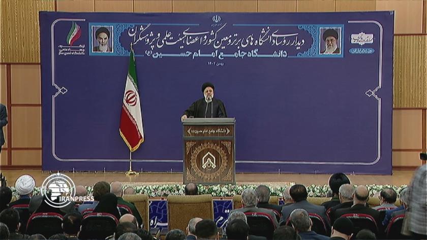 Iranpress: Raisi: Sanctioned Industrial sectors show more growth