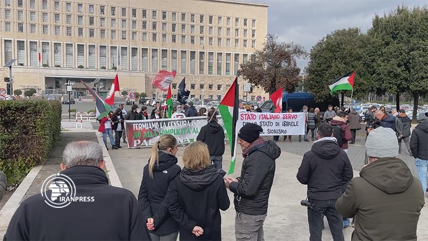 Iranpress: Romans gather in front of Italy