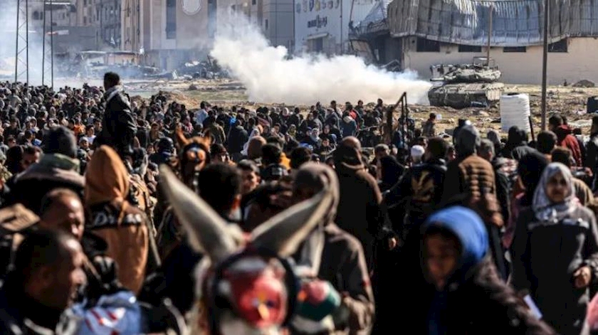 Iranpress: Civilians flee Khan Younis amid Israeli air and land attacks