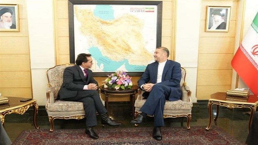 Iranpress: Iranian FM leaves Tehran for Islamabad
