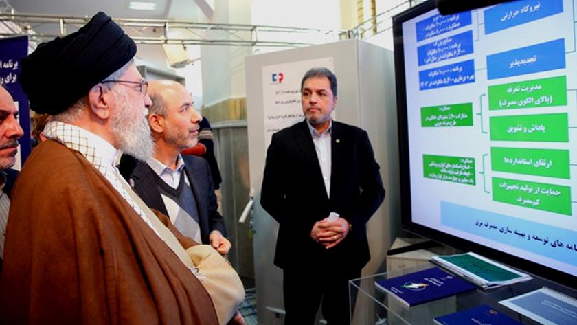Iranpress: Leader visits exhibition showcasing Iranian production capabilities