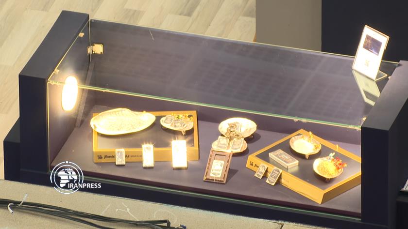 Iranpress: 15th exhibition of gold, jewelry, precious stones held in Tehran