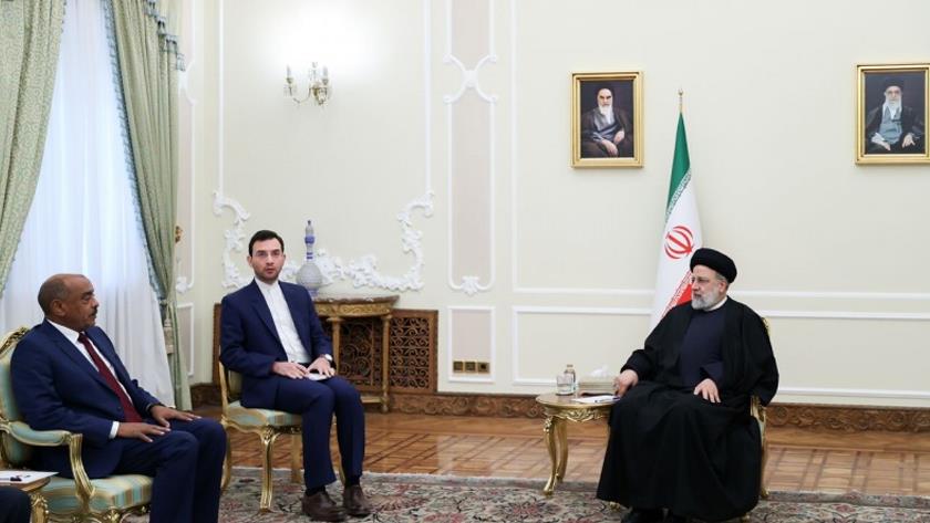 Iranpress: Iran welcomes restoration of ties with Khartoum
