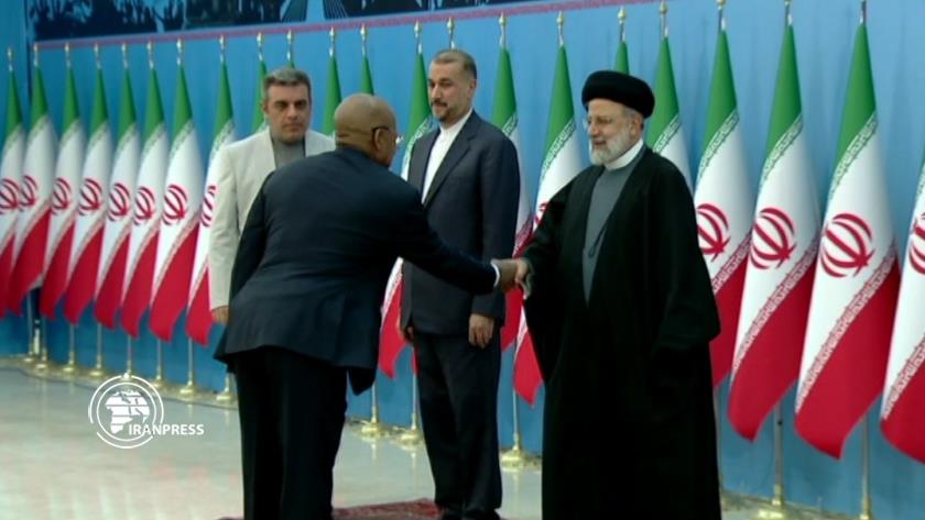 Iranpress: Foreign diplomats attend ceremony marking 45 anniv of Islamic Revolution