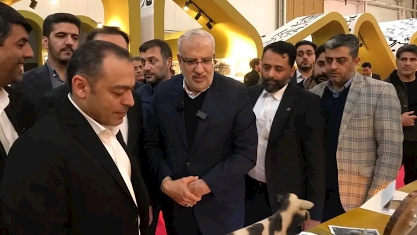 Iranpress: Minister says tourism development will reduce reliance on oil revenues