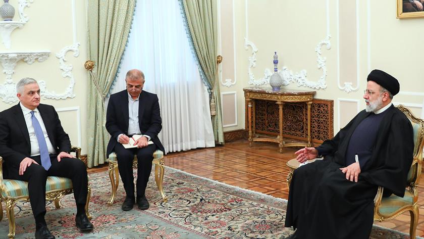 Iranpress: Raisi rejects foreign intervention, pledges support for regional stability