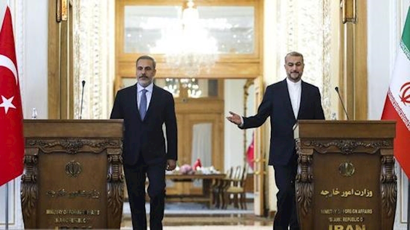 Iranpress: Turkish FM expresses confidence on further growth of Iran-Turkey relations
