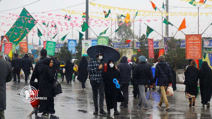 Iranpress: Iranians mark birth anniversary of Imam Mahdi in Jamkaran