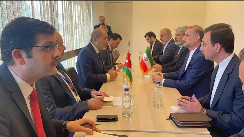 Iranpress: Iran, Jordan FMs discuss latest developments in region