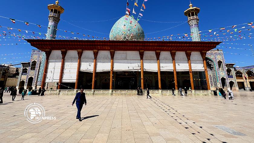 Iranpress: Iranian elections; People go voting in Shiraz