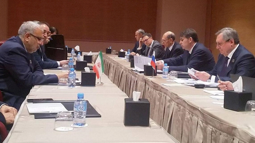 Iranpress: Iran, Russia agree on new contracts for oil, gas fields development