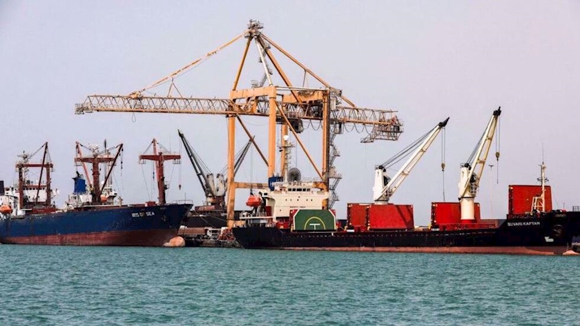 Iranpress: Yemen strikes US-owned bulk carrier off Aden