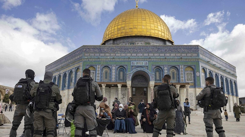 Iranpress: Ramadan begins, Israelis attack Al-Aqsa Mosque