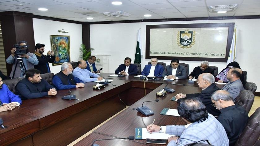 Iranpress: Iran to provide more opportunities for Pakistani businessmen