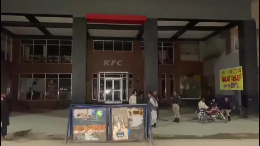 Iranpress: Protesters in Peshawar Target KFC Over Ties to Israel