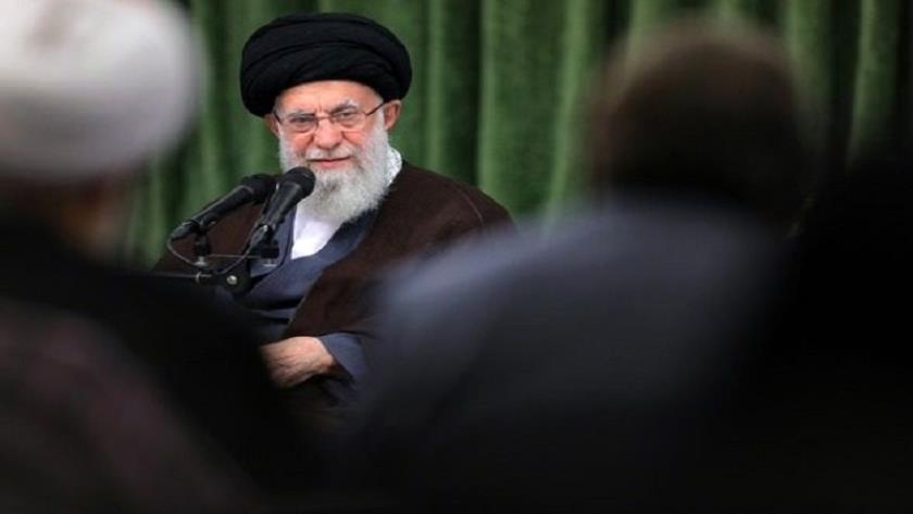Iranpress: Poetry must convey the message of ‘religion and ethics