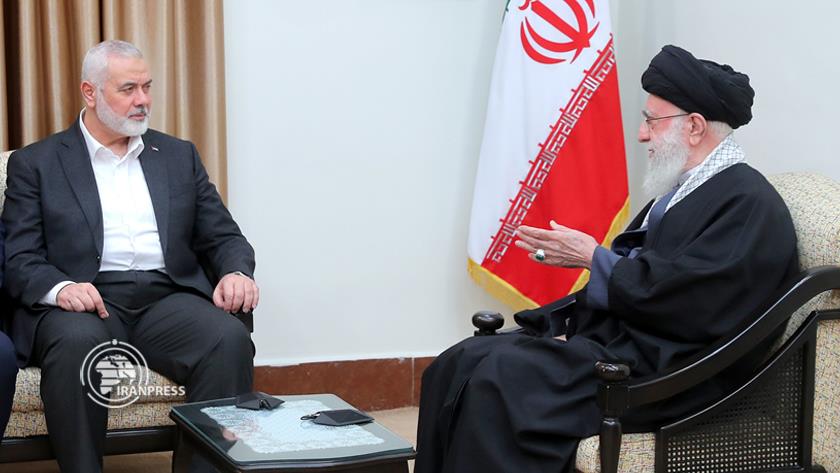 Iranpress: Leader receives head of Hamas political bureau