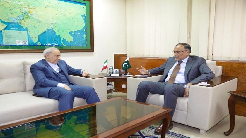 Iranpress: Pakistan eyes on improving cooperation with Iran to end energy crisis