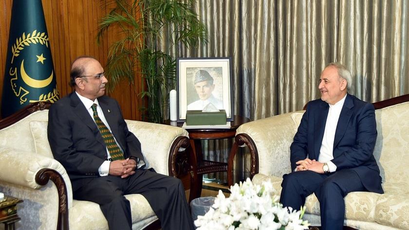 Iranpress: Iran, Pakistan should promote barter trade: President Zardari 