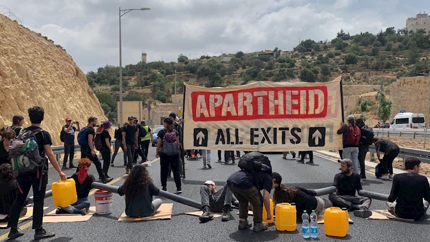 Iranpress: Demonstration against Israel criminal attack on Gaza in Jerusalem