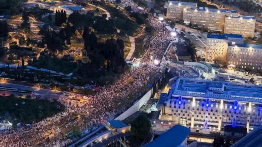 Iranpress: Israelis stage largest protest since Oct 7 to put pressure on Netanyahu