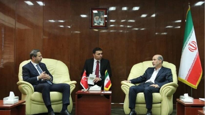 Iranpress: Iran, Turkey operationalize electricity exchange 
