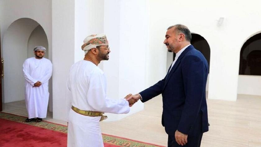 Iranpress: Iran, Oman review Muscat initiative to lift sanctions on Tehran