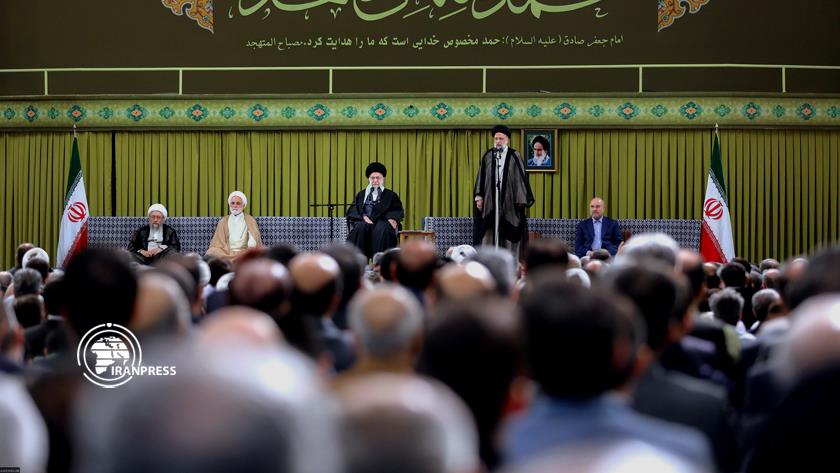 Iranpress: Leader: Islamic governments should cut off their relationship with Israel