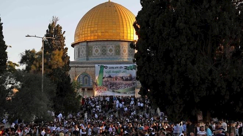 Iranpress: Muslims celebrate Eid Al-Fitr across world