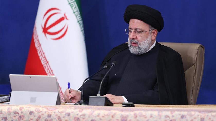 Iranpress: Raisi condoles Haniyeh over his family members’ martyrdom in Israeli attack