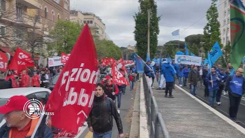 Iranpress: 50,000 Italians stage protest against healthcare services
