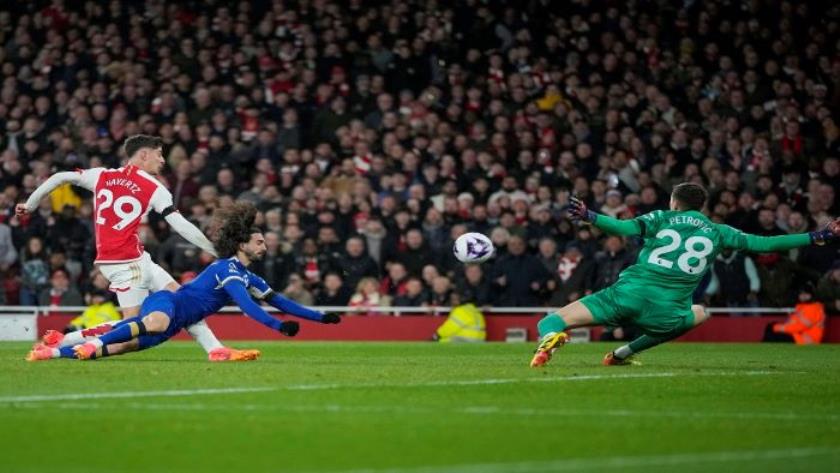 Iranpress: Arsenal crushes Chelsea 5-0 to cement Premier League lead