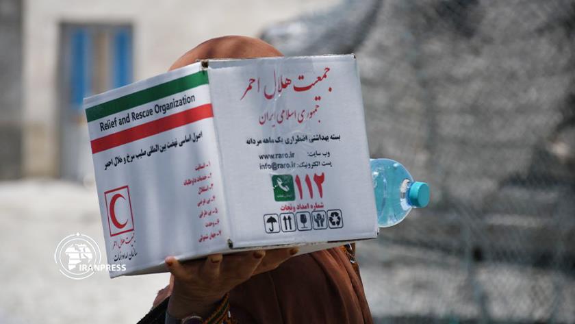 Iranpress: Red Crescent aid to flood-hit southeastern Iran going on
