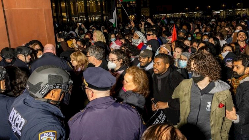 Iranpress: US police arrests more than 130 students at NYU campus Gaza protests