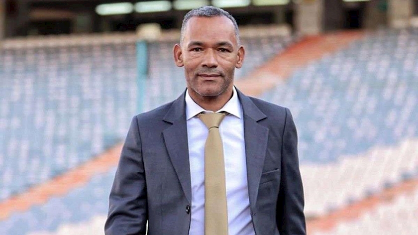 Iranpress: Sepahan coach Morais converts to Islam