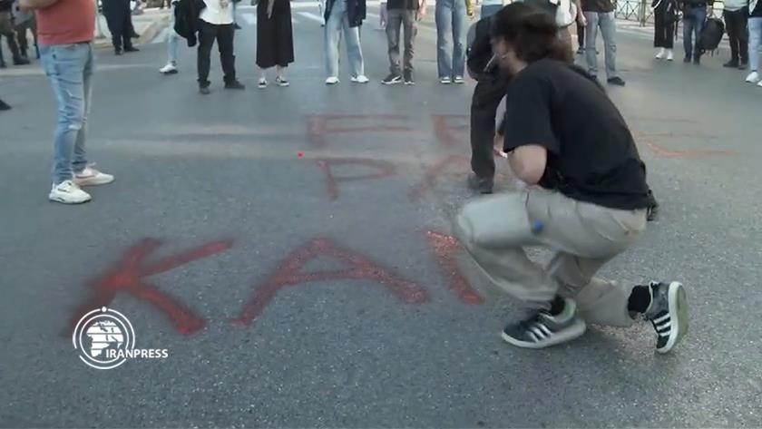 Iranpress: Athenian students express solidarity with students in US