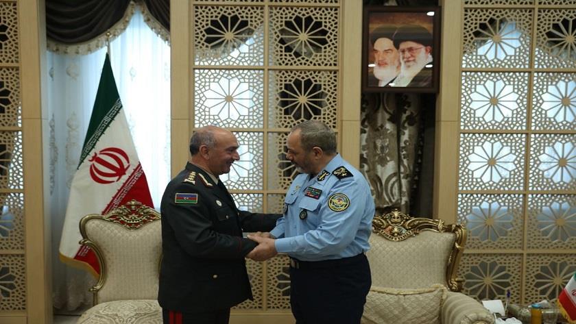 Iranpress: Tehran, Baku stress expansion of military and defense cooperation