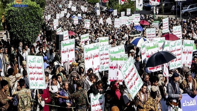 Iranpress: Yemenis hold demonstration in solidarity with Palestinian in Gaza