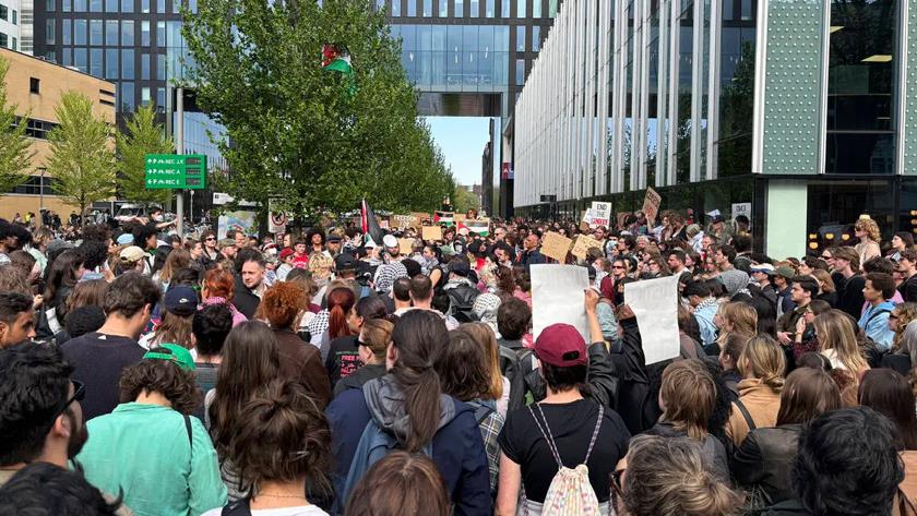 Iranpress: Student protests spread in Europe