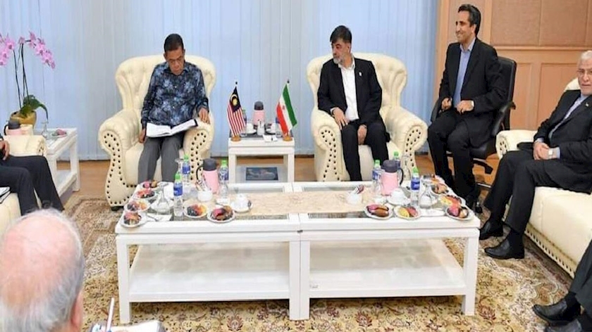 Iranpress: Iranian Police Chief and Malaysian Home Affairs Minister Discuss Security Cooperation